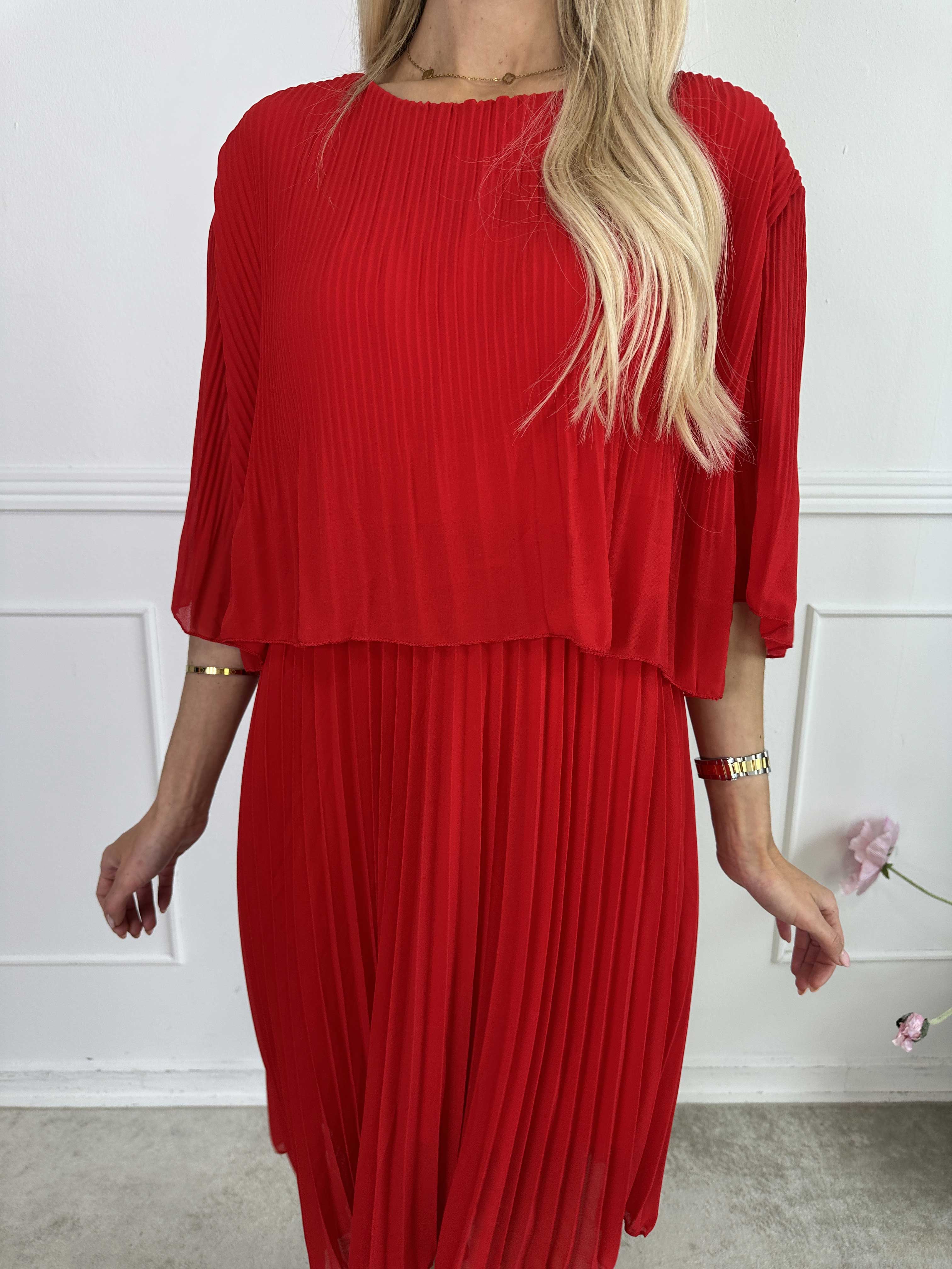 Kristina - Sød plisseret plus size kjole med flæselag